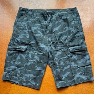 Old navy mens shorts size 34 black and gray camp